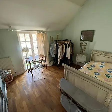 Acomodação com café da manhã  Cheerful With Garden, In A Small Village Surrended By Fields, 1 Hour From Paris